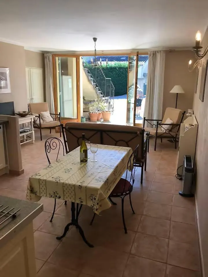 Le Portail Vert Villes-sur-Auzon 0*,