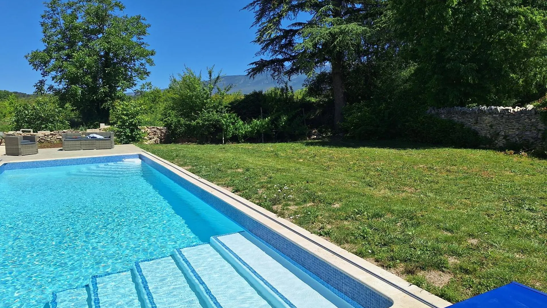 Le Portail Vert Villes-sur-Auzon France